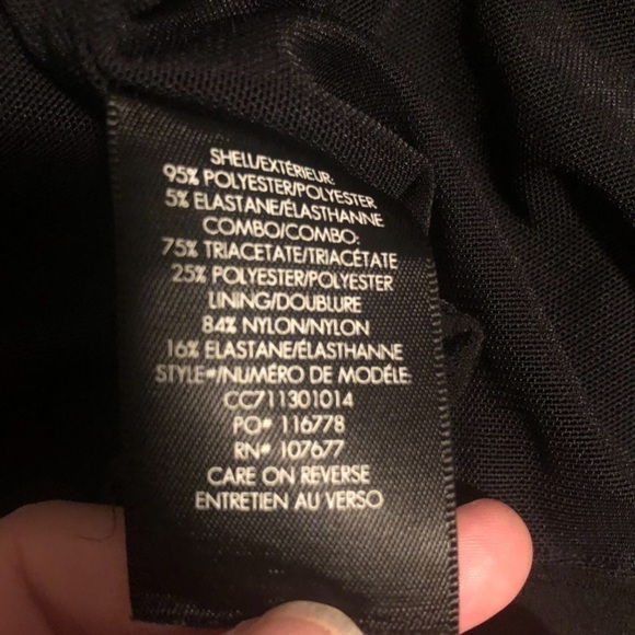 ALICE & Olivia Izzy off the shoulder black ruffle top
Size 4 - Picture 10 of 11